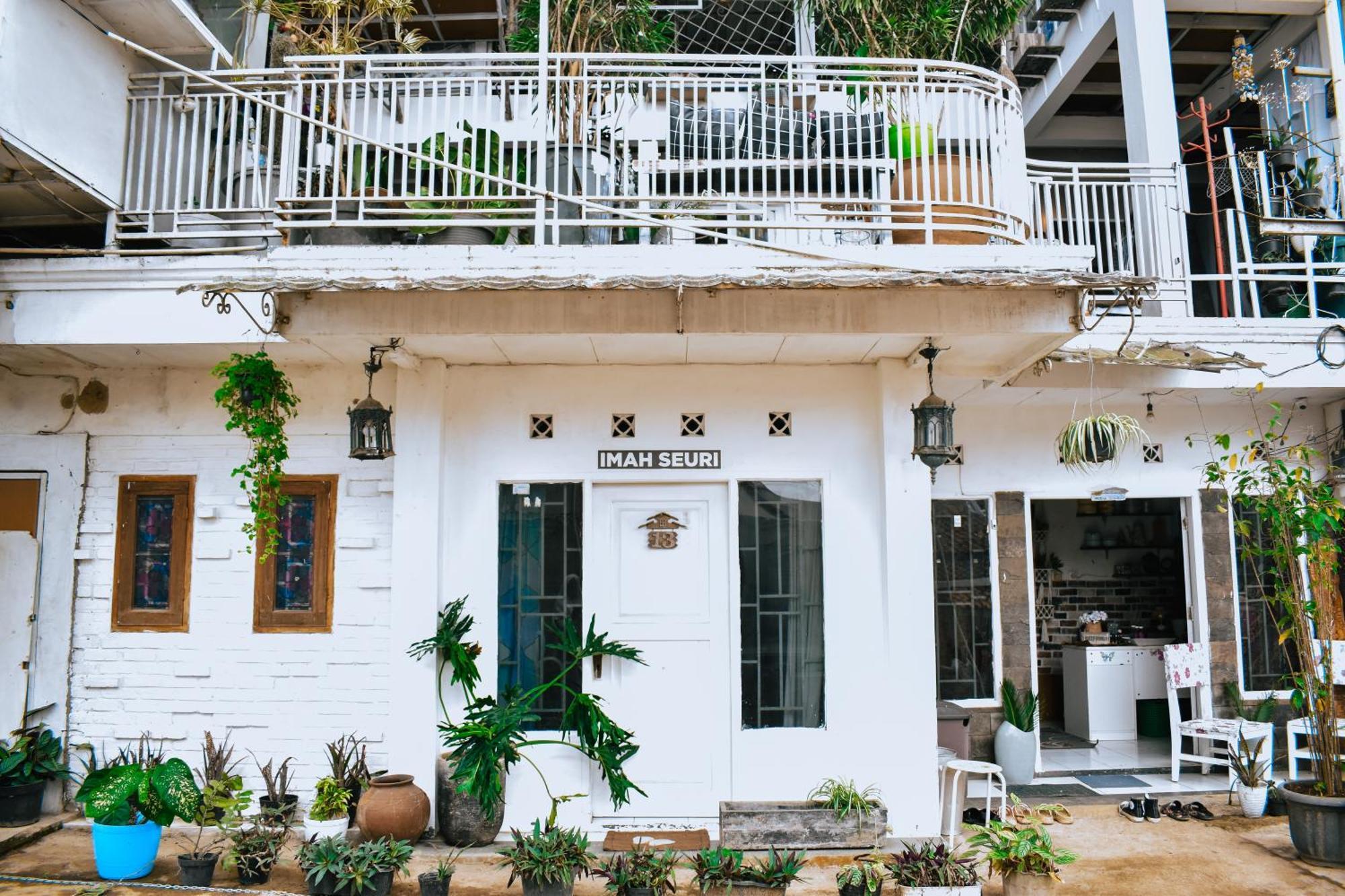Imah Seuri By Kaya Rooms Tutugan ภายนอก รูปภาพ