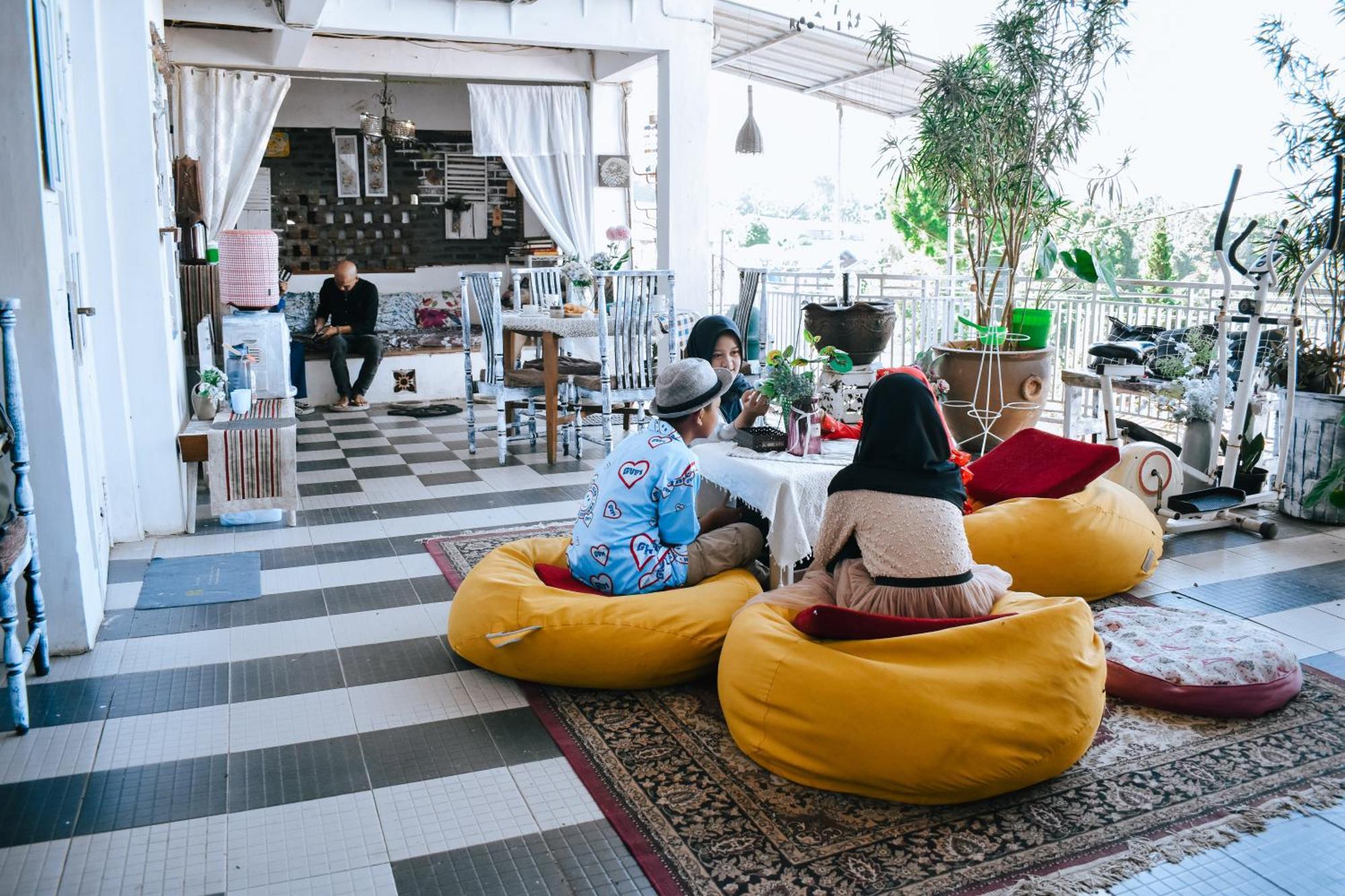 Imah Seuri By Kaya Rooms Tutugan ภายนอก รูปภาพ