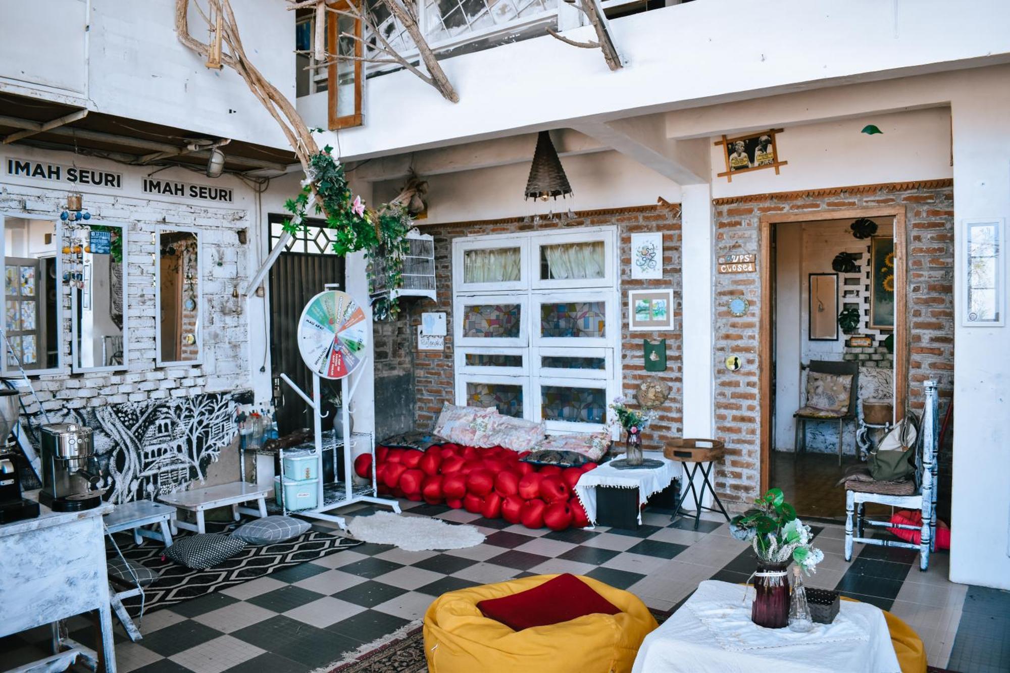 Imah Seuri By Kaya Rooms Tutugan ภายนอก รูปภาพ