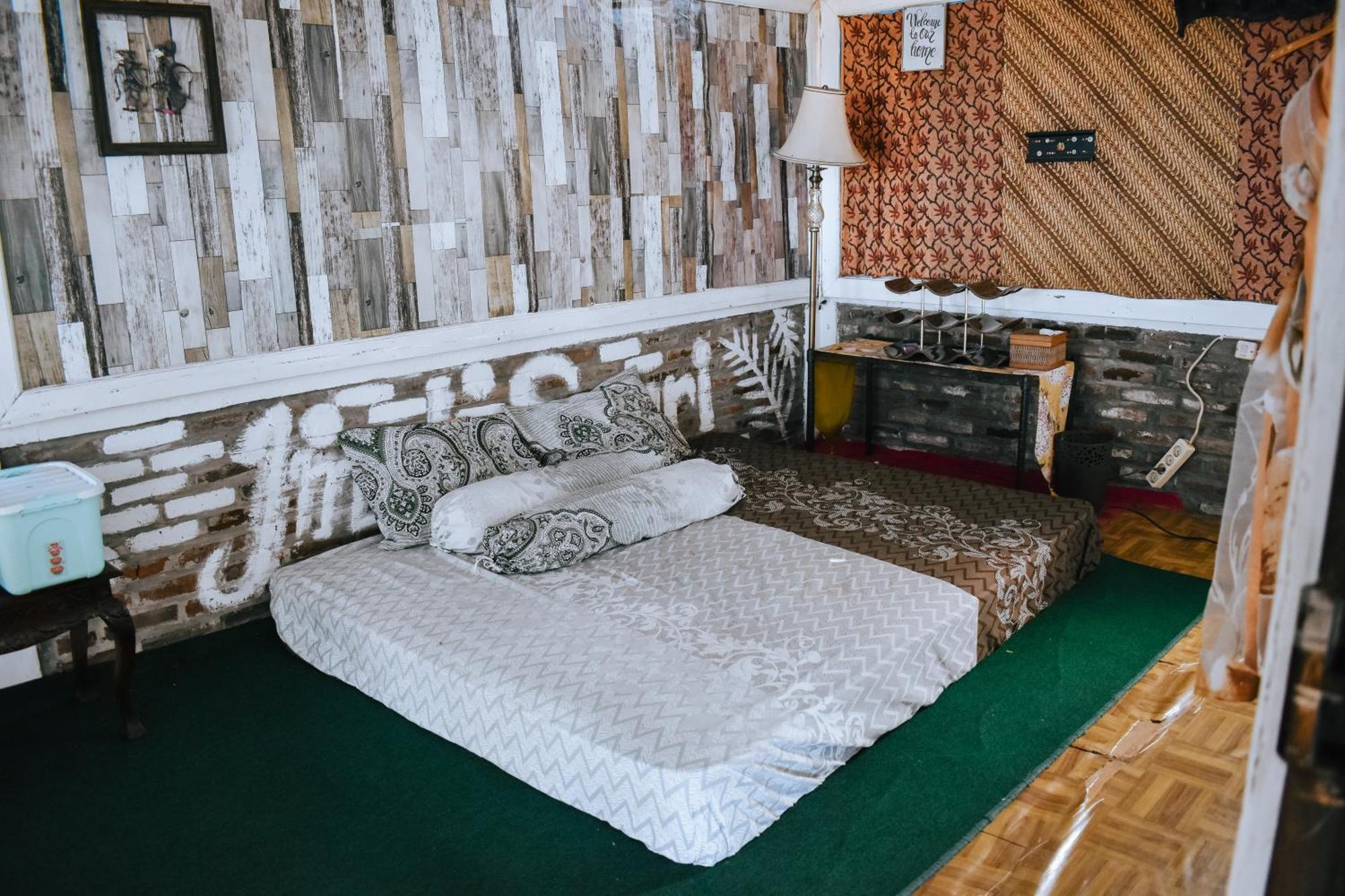 Imah Seuri By Kaya Rooms Tutugan ภายนอก รูปภาพ